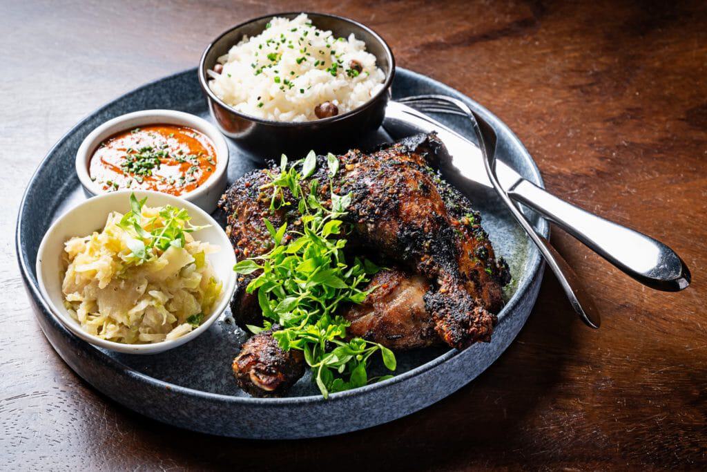 KKFOOD_0069-1024×683 Kwame Onwuachi cita a relativamente recente independência das nações africanas como uma forma de não entender particularidades nacionais de cada uma delas na gastronomia