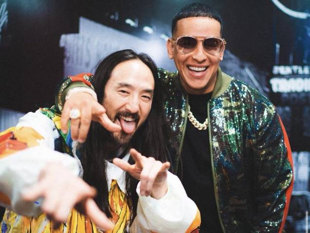 O DJ fanfarrão Steve Aoki e Daddy Yankee, uma reunião que não temos vontade de assistir, vestindo 5001 Flavors