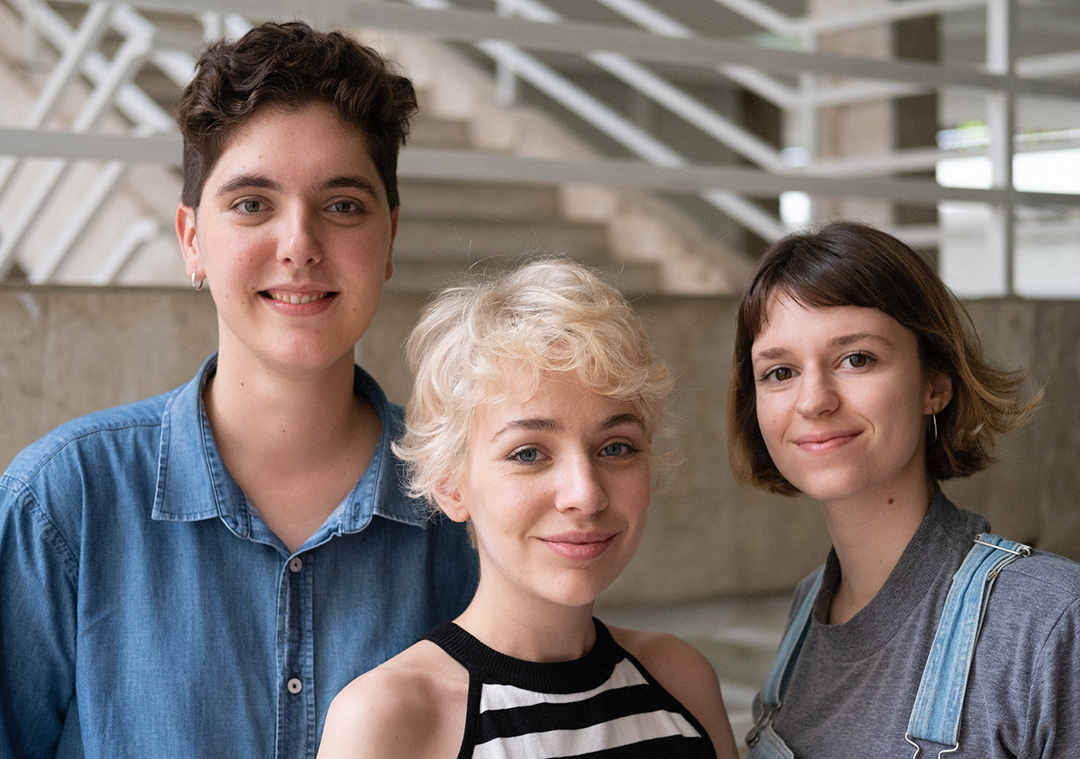 Estúdio Passeio, da esquerda para a direita: Flora de Carvalho, Dominique Kronemberger e Beatriz Batisteli