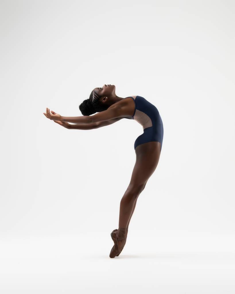 ingrid silva em pose de ballet