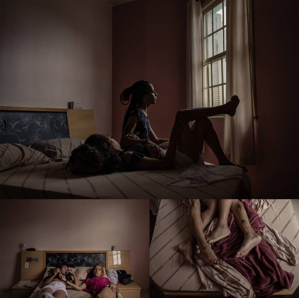 Bárbara (22) e Mirella Santos (22) em um quarto de hotel no Bairro Bom Retiro, no centro de São Paulo. Bárbara foi desligada da Casa Florescer I no final do mês de abril de 2021 devido uma crise de ansiedade que acarretou à danificação de uma das portas do local.