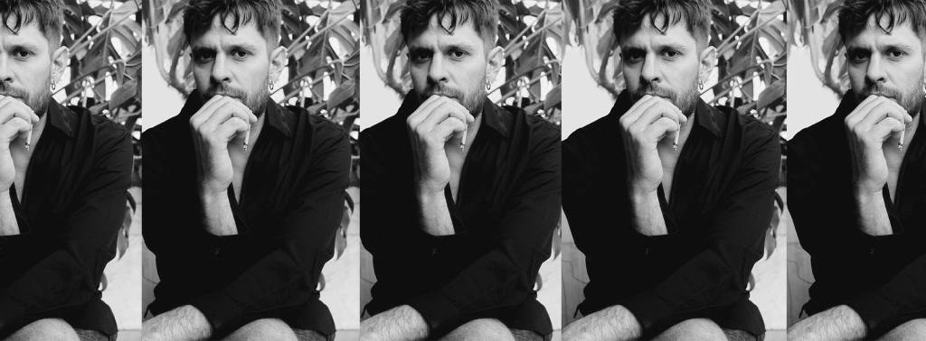 Alejandro Claveaux domina a própria voz