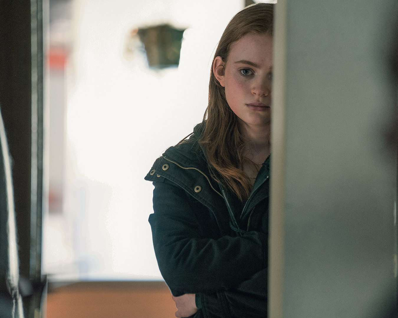 Cena do filme A Baleia onde a atriz Sadie Sink interpreta a personagem Ellie, filha do protagonista.