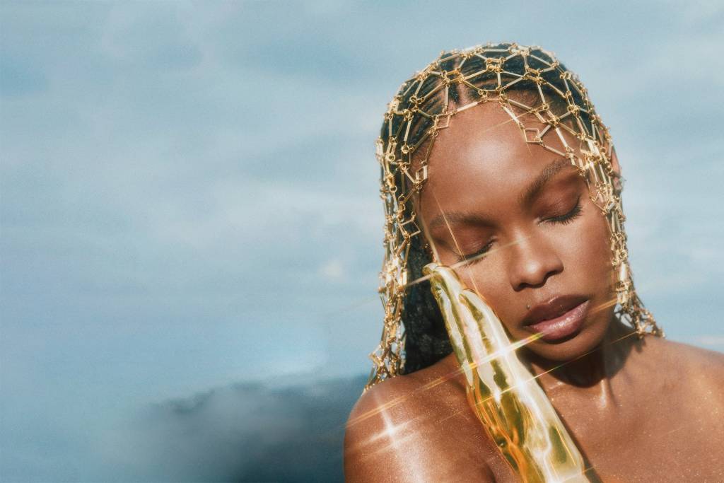 Fotografia da cantora e compositora Xênia França.