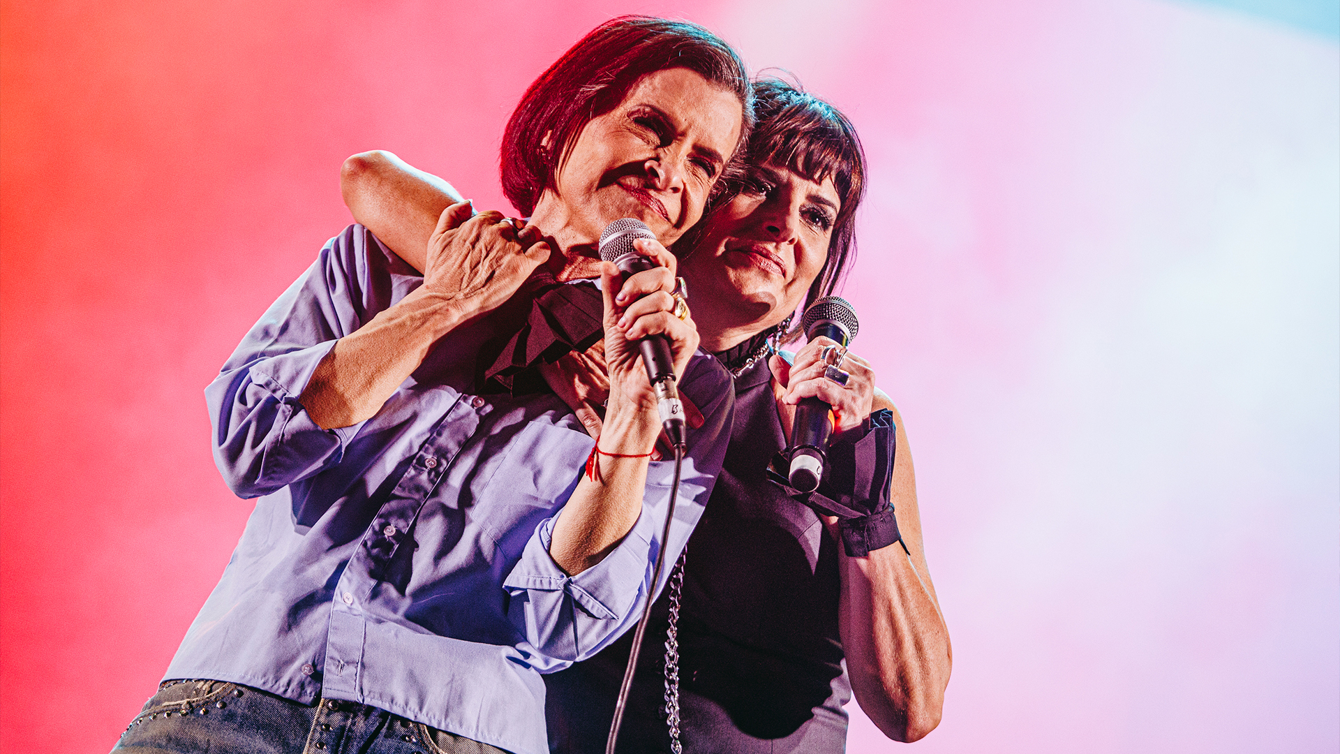 marina-lima-e-fernanda-abreu-performando-no-festival-de-musica-mada.